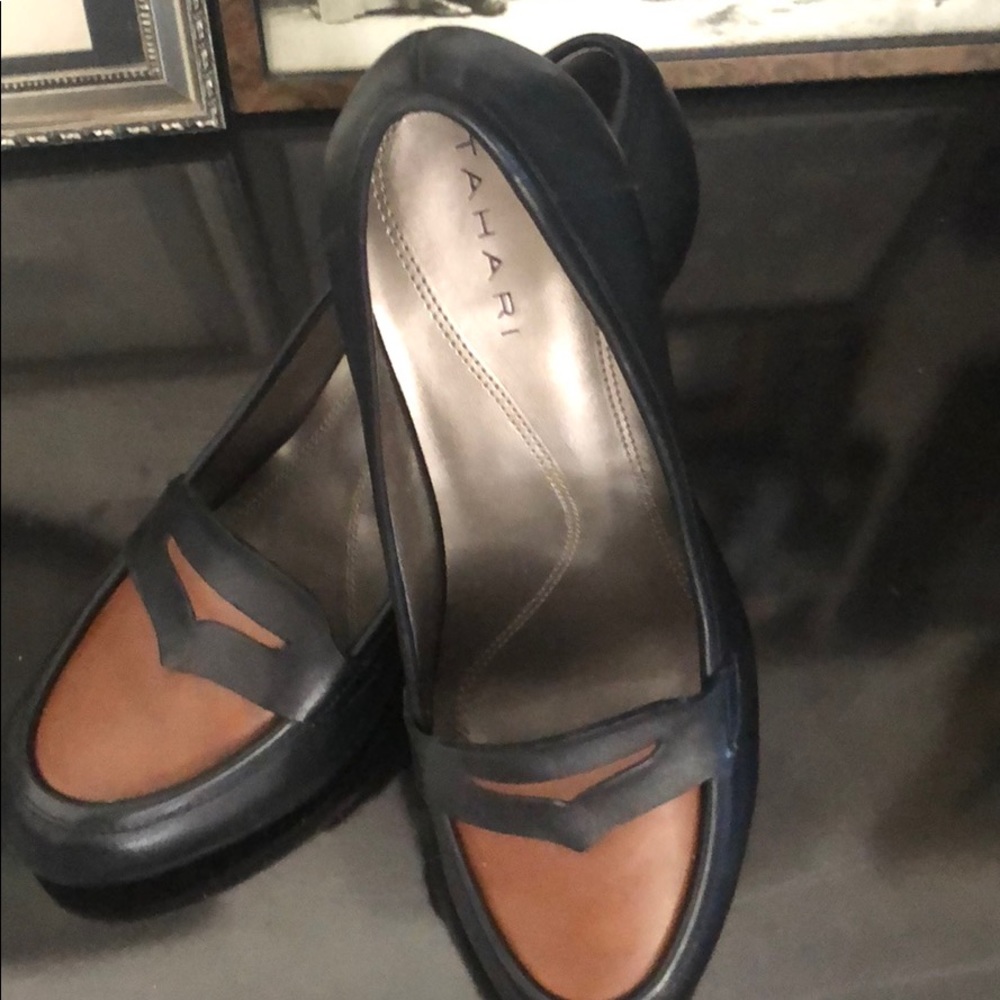 Tahari black/brown loafer heel - never worn